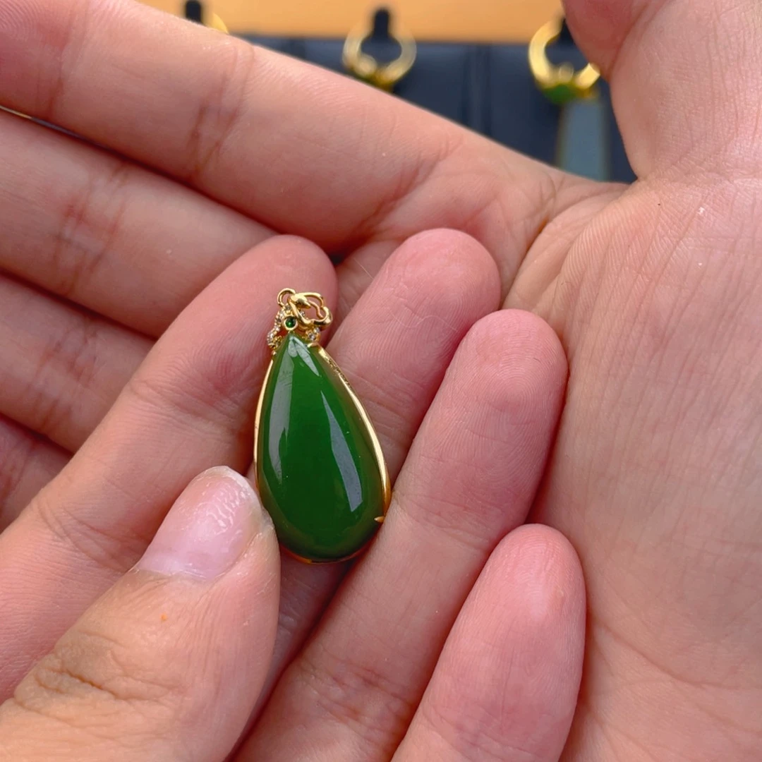 吊坠(不含链)18K金镶嵌和田玉（碧玉）水滴吊坠
