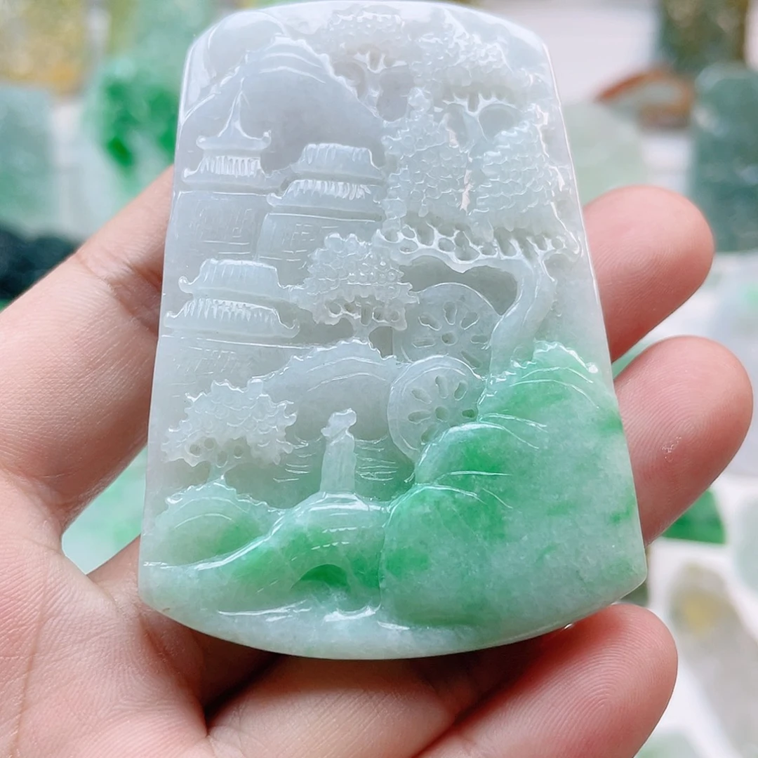 翡翠颈饰未镶嵌山水