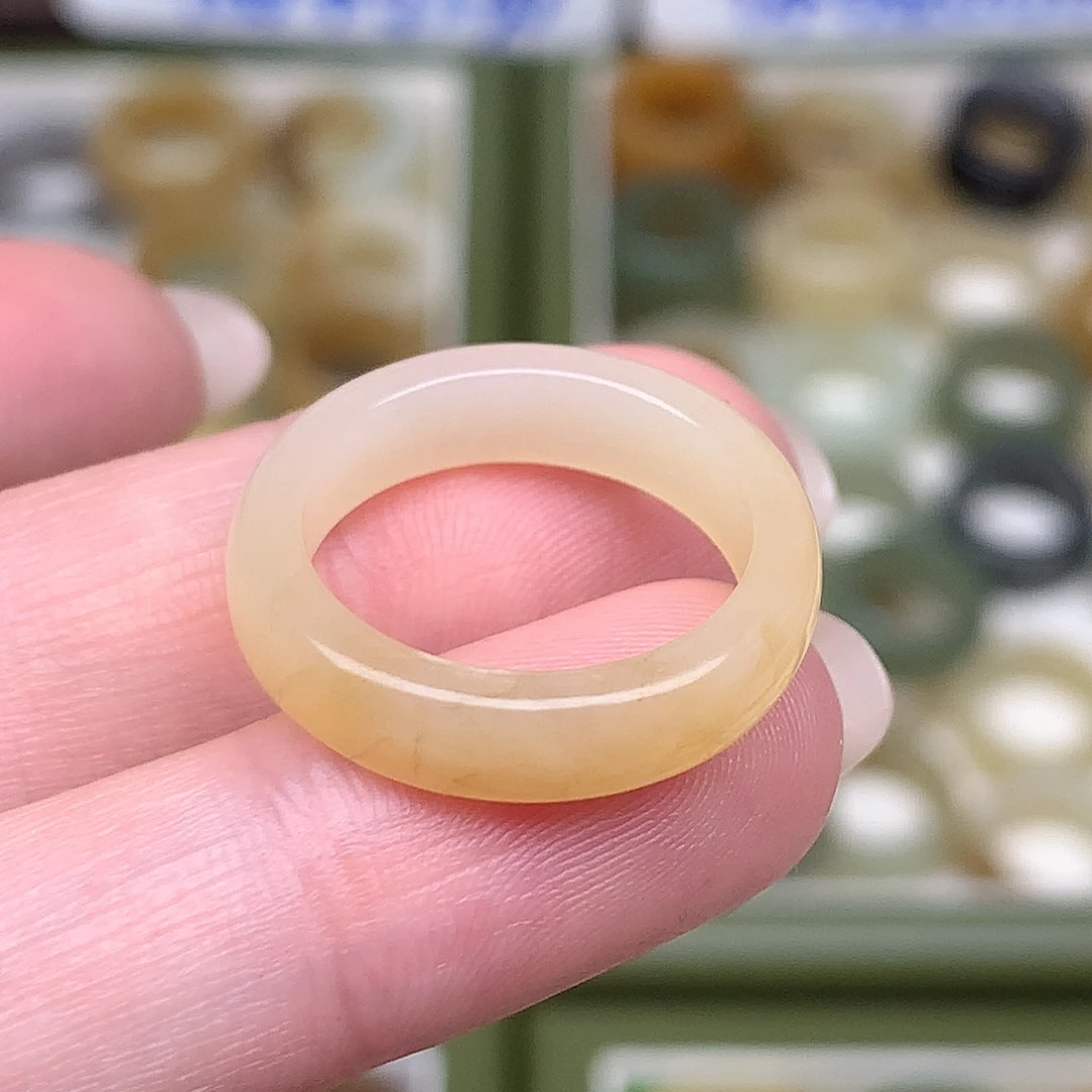 未镶嵌戒指和田玉