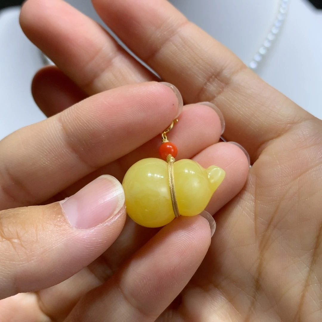 未镶嵌颈饰蜜蜡吊坠