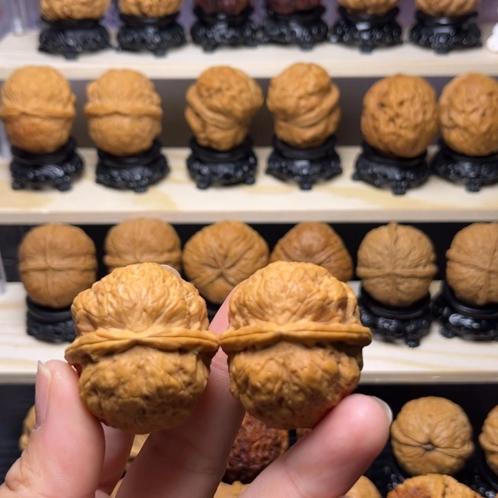 文玩核桃吊坠40w牡丹萌萌包