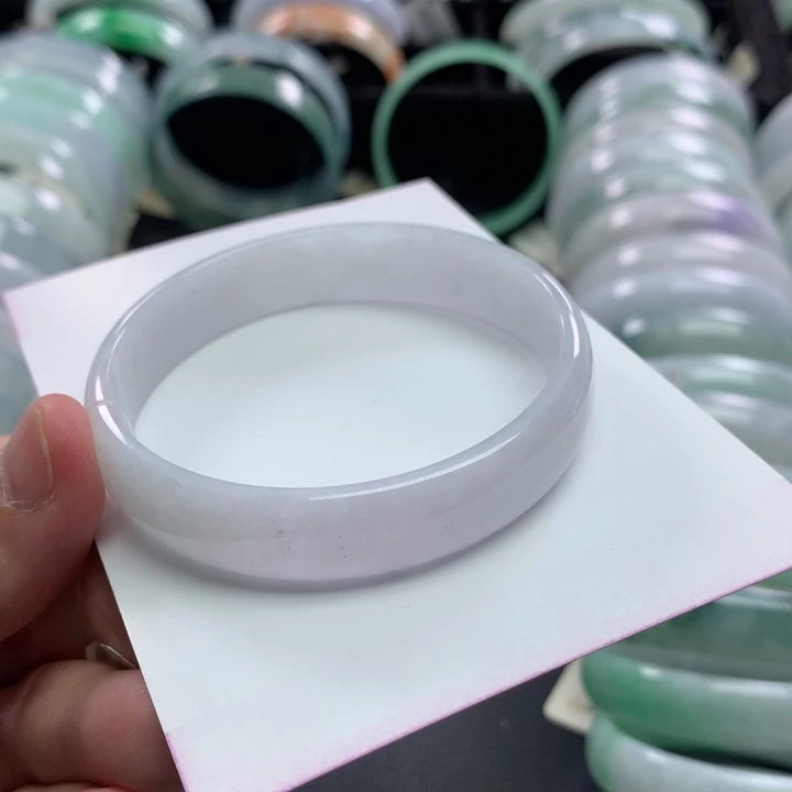 翡翠未镶嵌手镯公主