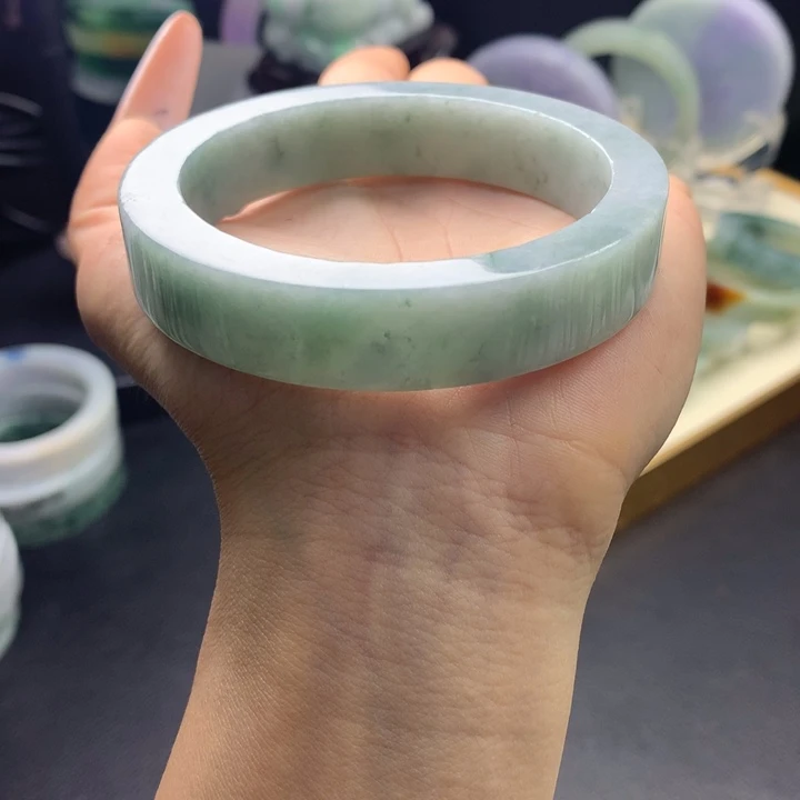 定制翡翠未镶嵌翡翠手镯