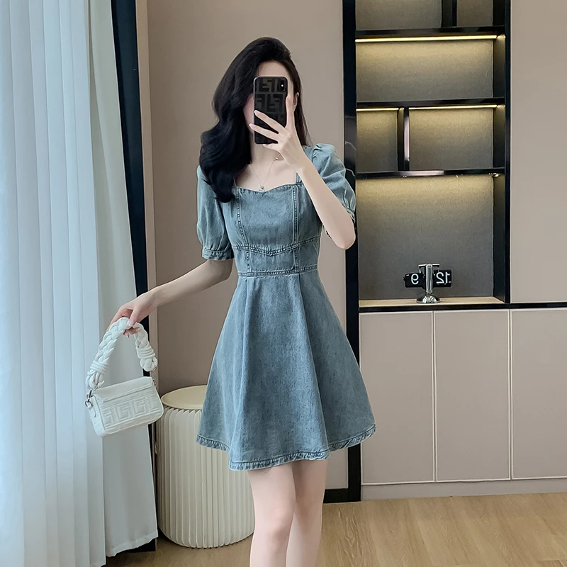 法式复古方领泡泡袖牛仔连衣裙女夏季新款小个子收腰显瘦a字短裙