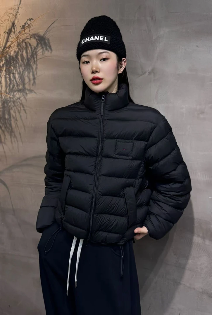 5003#泡芙排骨立领羽绒服短款宽松设计感小个子白鹅绒面包服小标