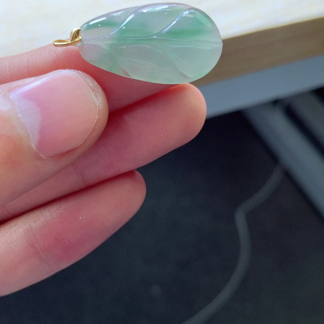 翡翠颈饰18K金镶嵌吊坠