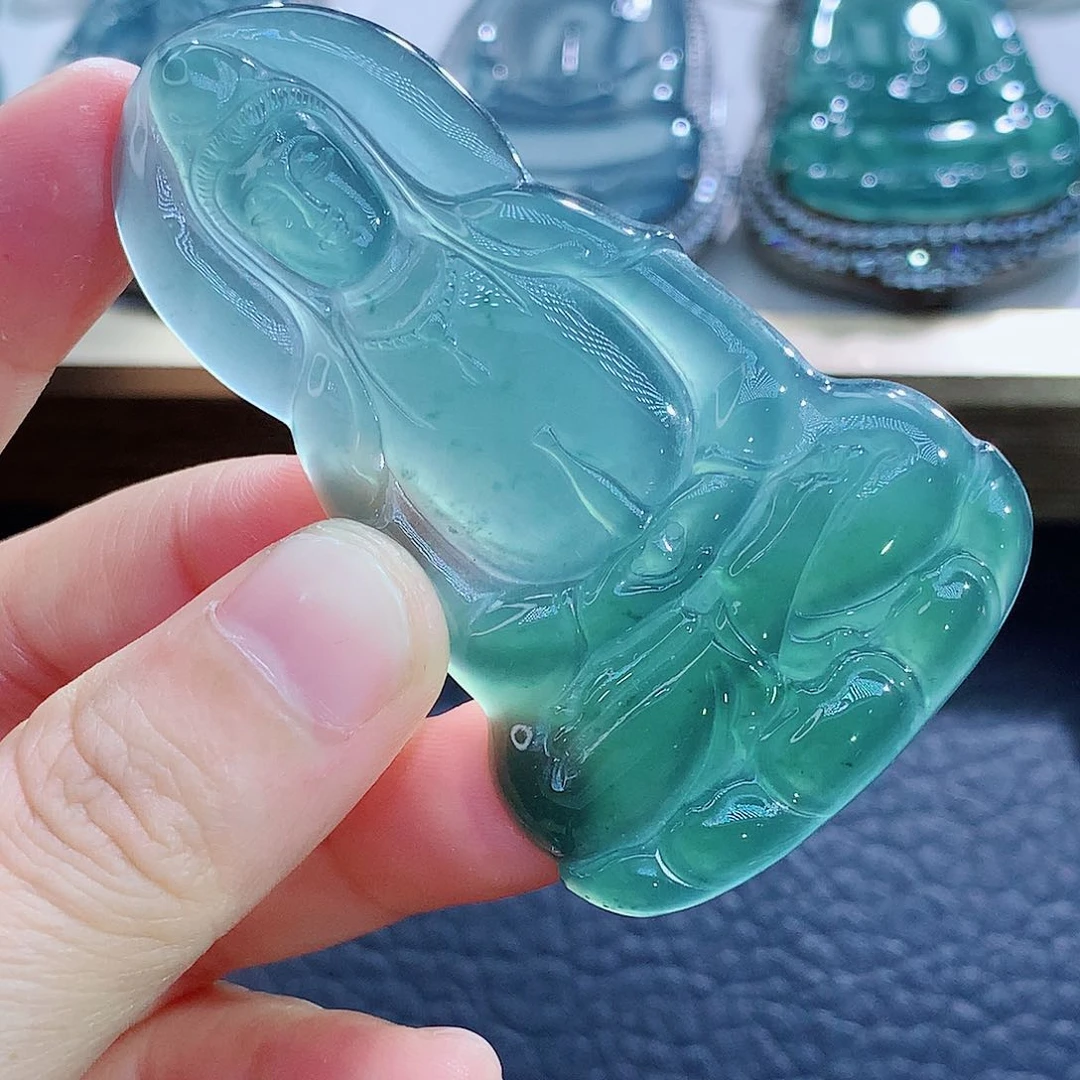 未镶嵌挂件翡翠一***?翡翠