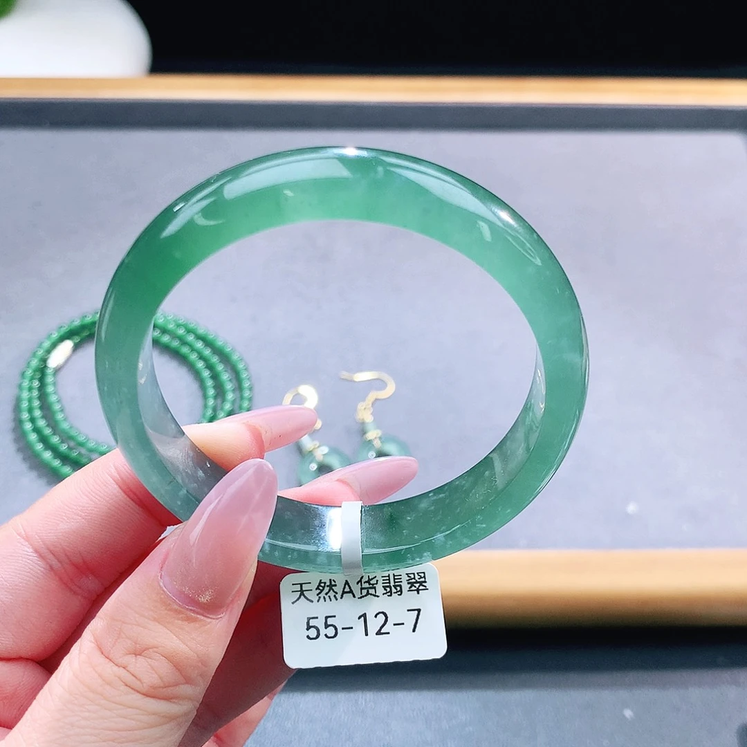 未镶嵌手镯（圆镯）翡翠