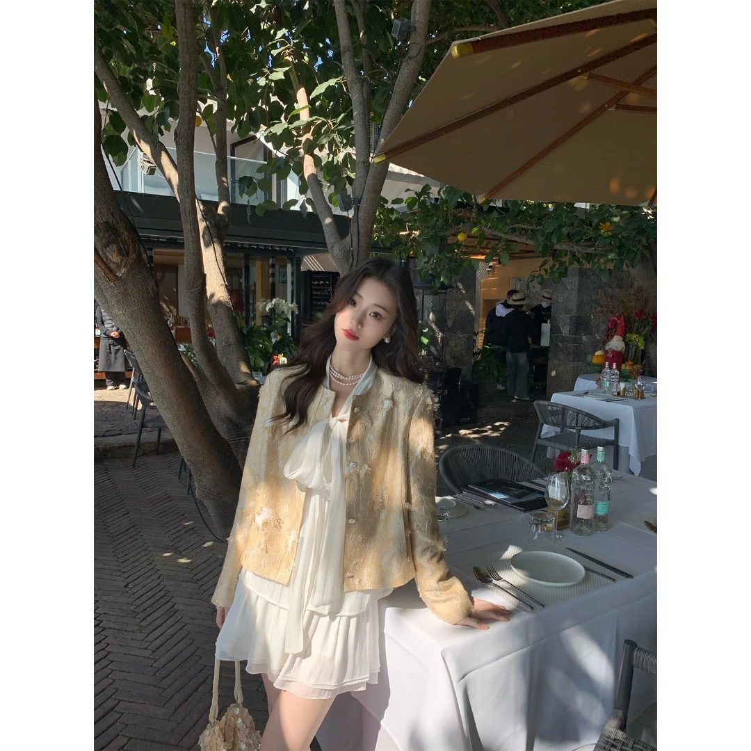 ICELOLLY 繁花 圆领提花外套工艺繁琐精美贵气展现酒脱的气质