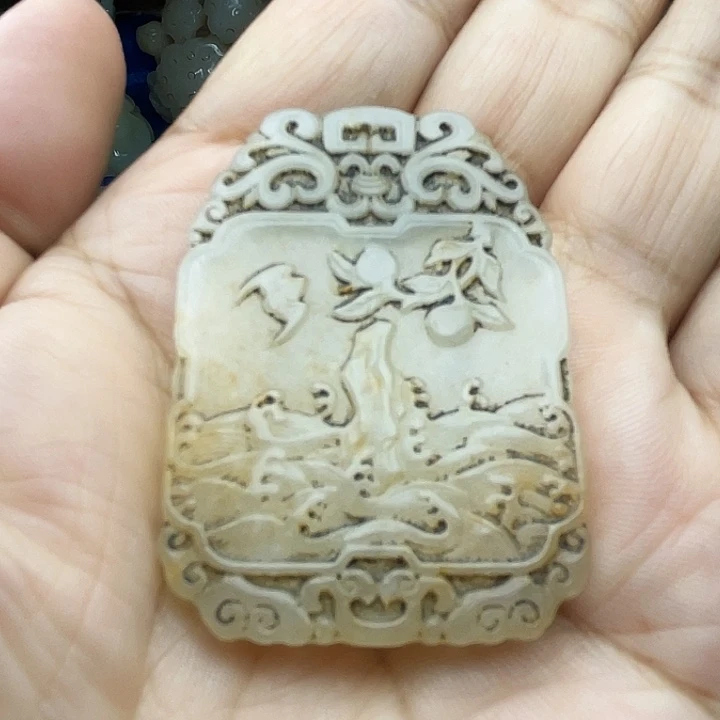 颈饰未镶嵌和田玉（青白玉）
