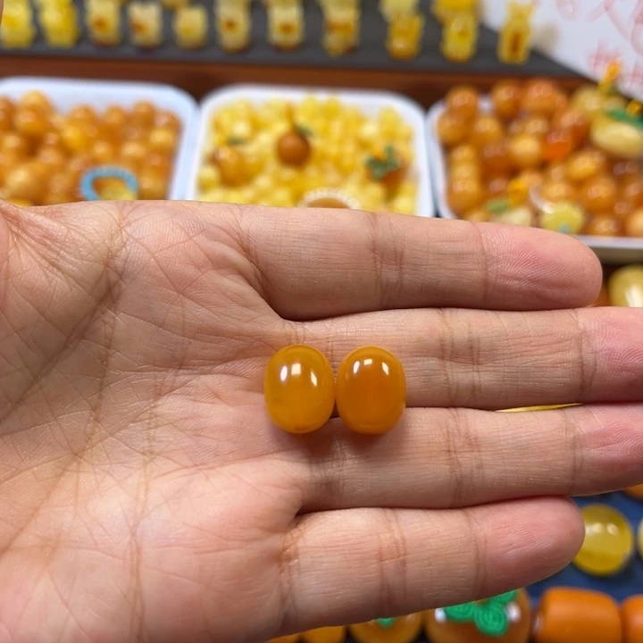 琥珀未镶嵌裸石卡10大加老蜡枣珠一对