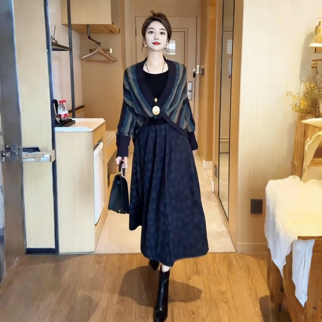 高端气质女士针织衫圆领上衣秋冬新款长袖开衫毛衣正反可穿外套女