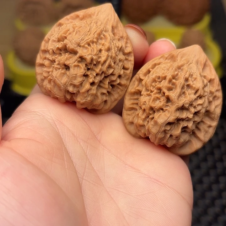 文玩核桃吊坠39麒麟纹官帽