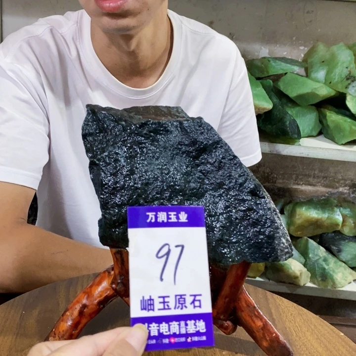 未镶嵌蛇纹石玉原石