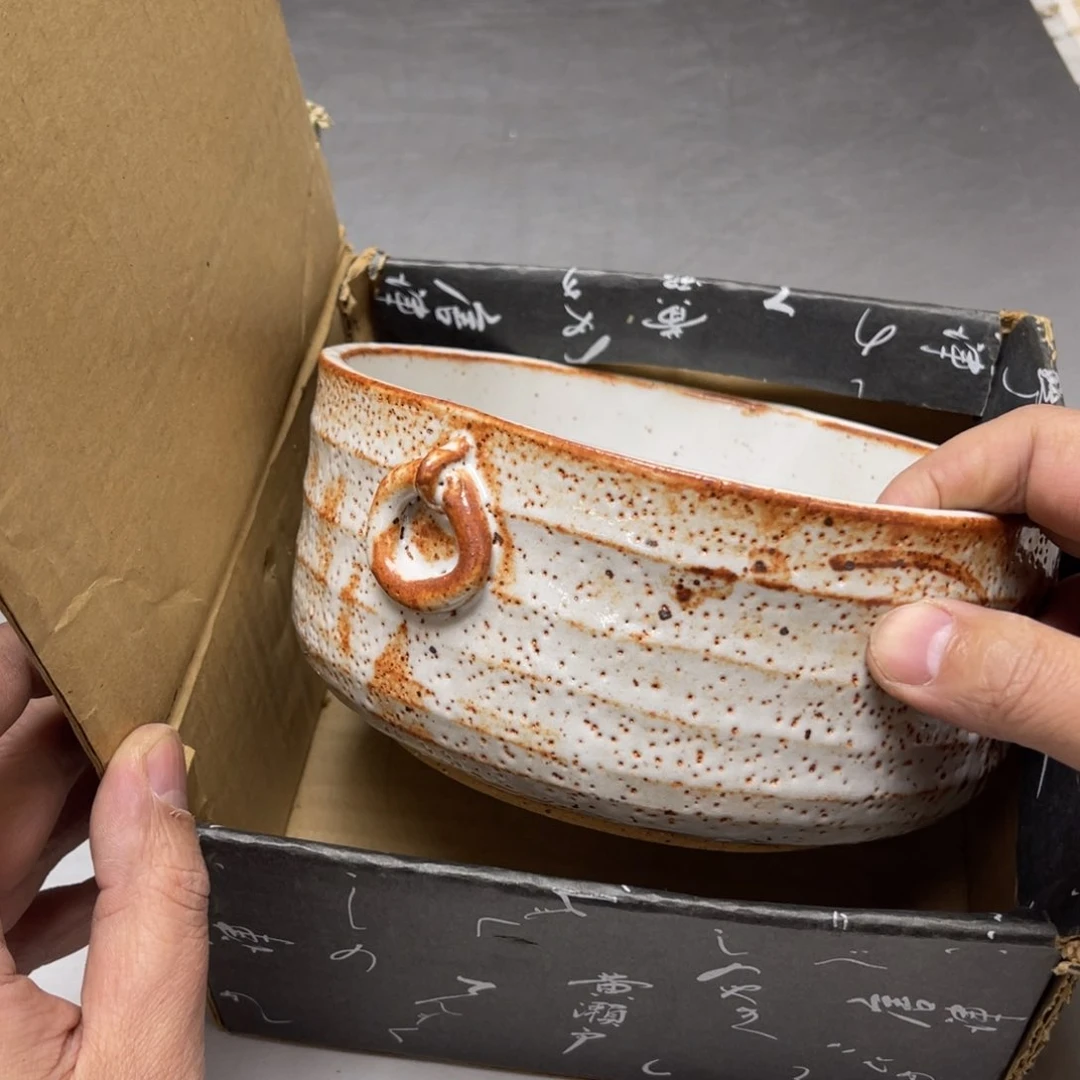 瓷片东**文密密麻麻地排列着