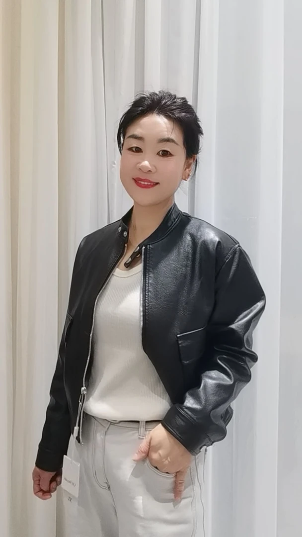 彦丽家:简单舒适休闲皮衣