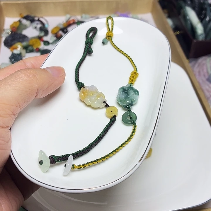 翡翠未镶嵌手镯一条60 两条100