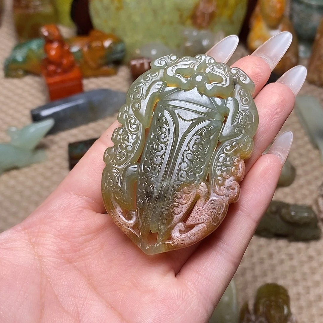 蛇纹石玉未镶嵌颈饰