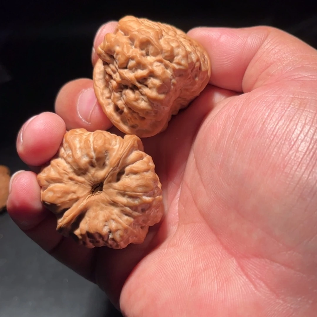 【闪购商品】凡**子文玩核桃木制手把件