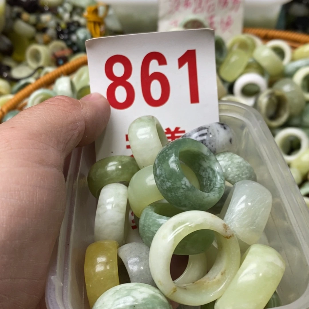 蛇纹石玉挂坠未镶嵌