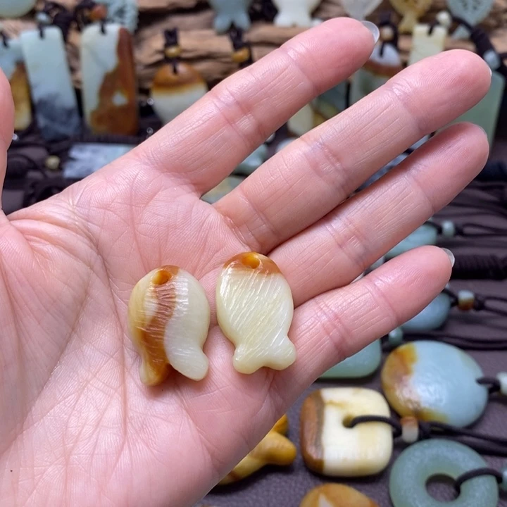 夢***影蛇纹石玉未镶嵌颈饰