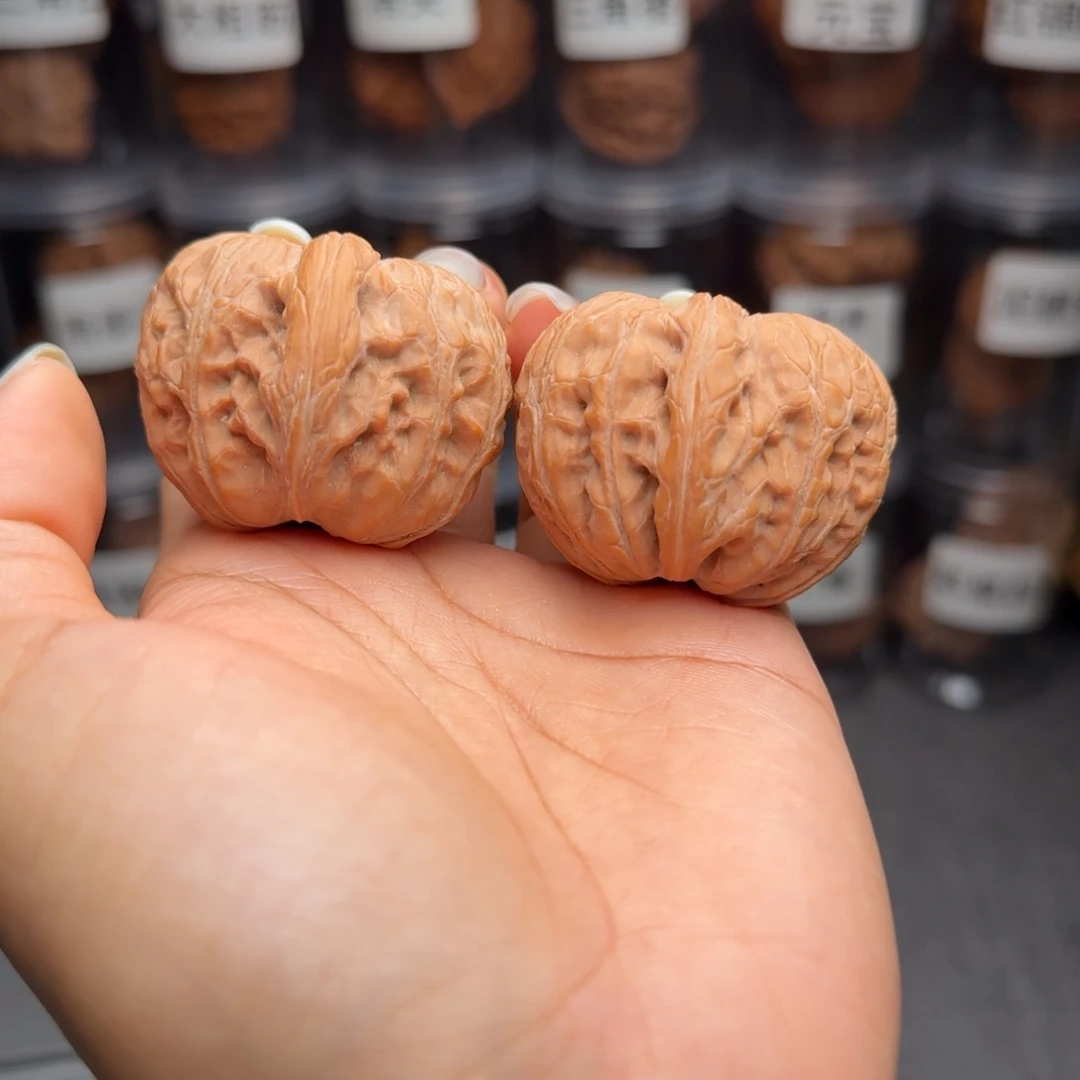 杭***场文玩核桃把件平谷元宝