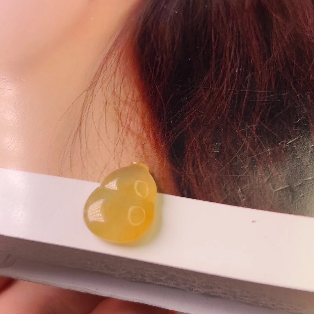 翡翠未镶嵌颈饰葫芦