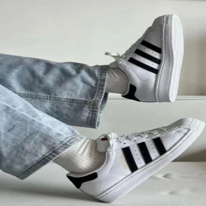 ins简约时尚百搭低帮休闲鞋