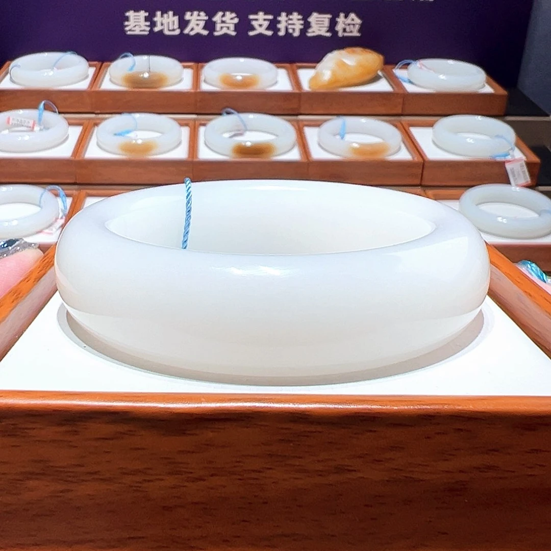 和田玉手镯 58未镶嵌小*子