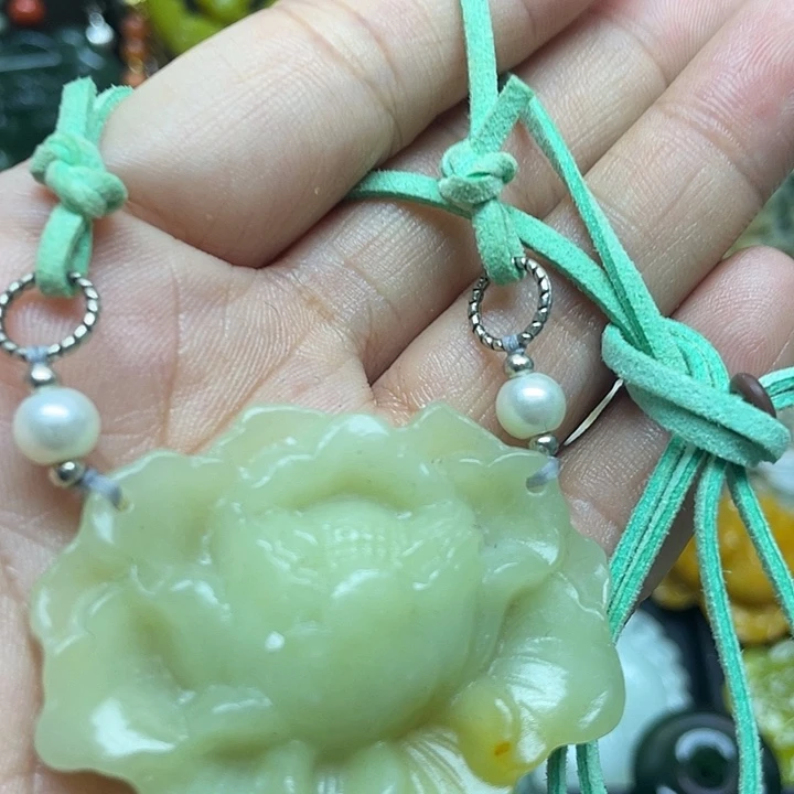 未镶嵌蛇纹石玉颈饰