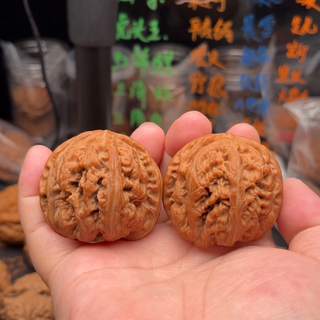 文玩核桃吊坠球筋