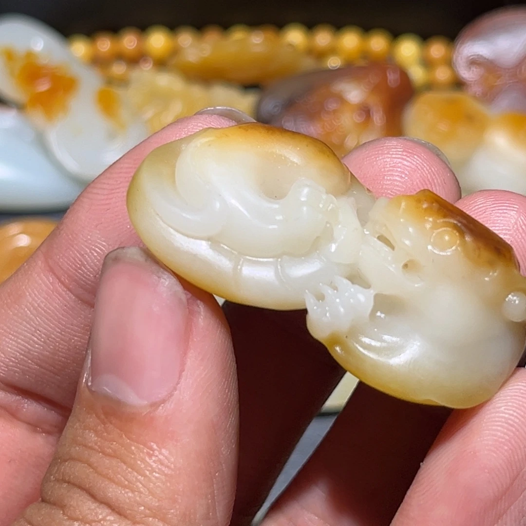 奋***爸和田玉未镶嵌颈饰