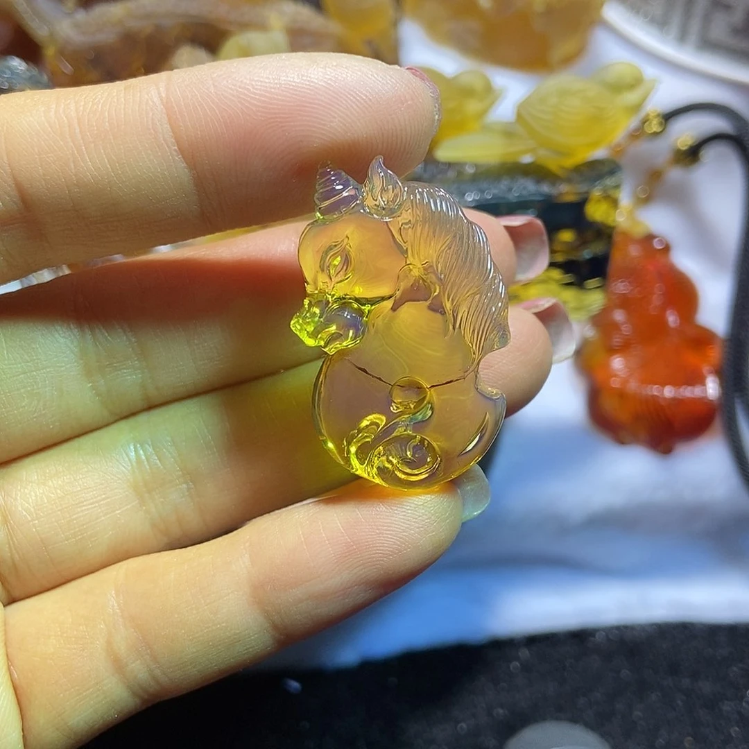 琥珀颈饰未镶嵌独角兽
