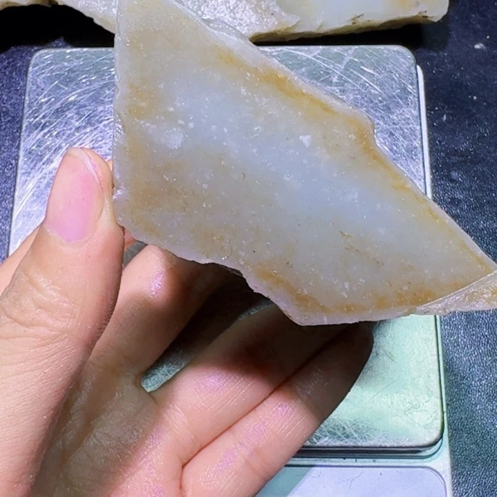 未镶嵌和田玉（糖玉）珠宝半成品