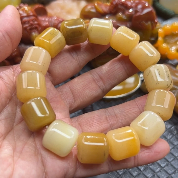 石英质玉（黄龙玉）颈饰未镶嵌