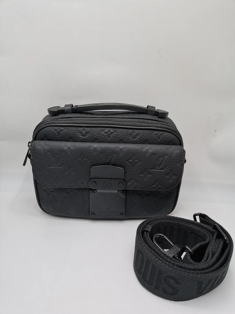 99新 LouisVuitton/路易威登 98新 80186 LV黑花压纹Slock邮差包