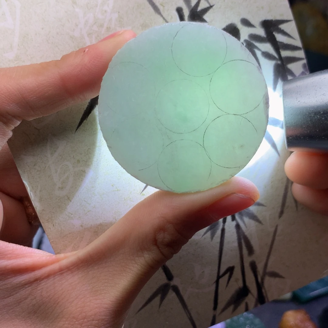 翡翠裸石翡翠吊坠