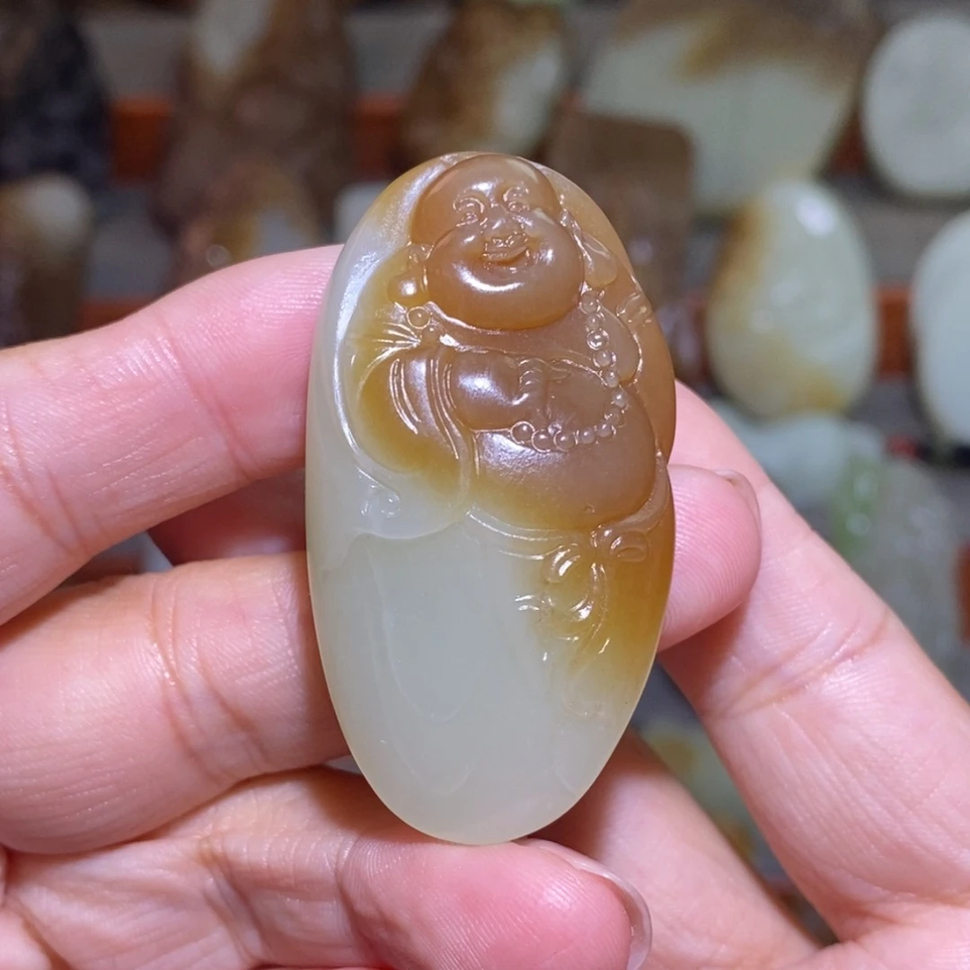 颈饰未镶嵌和田玉（糖玉）开心佛