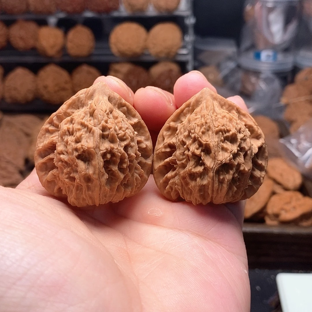 1文玩核桃红钻39-338