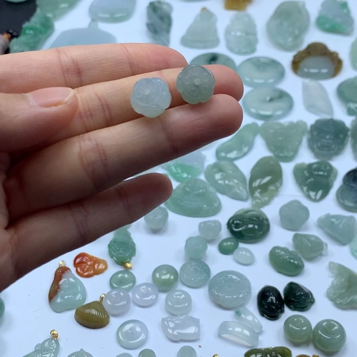 翡翠颈饰未镶嵌莲花珠