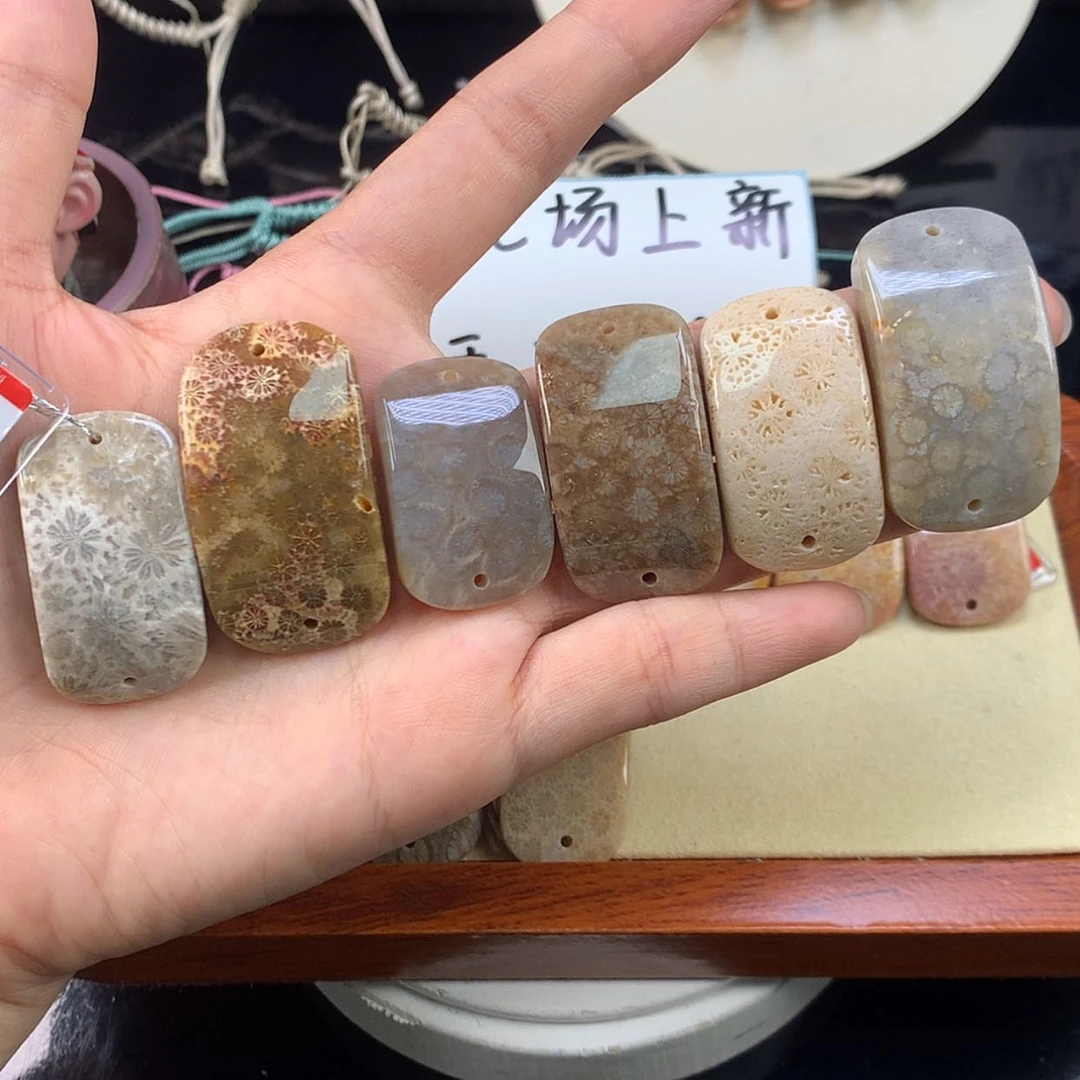【闪购商品】硅化珊瑚（珊瑚玉）未镶嵌颈饰茉*