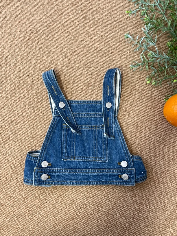 6703 牛仔背心。