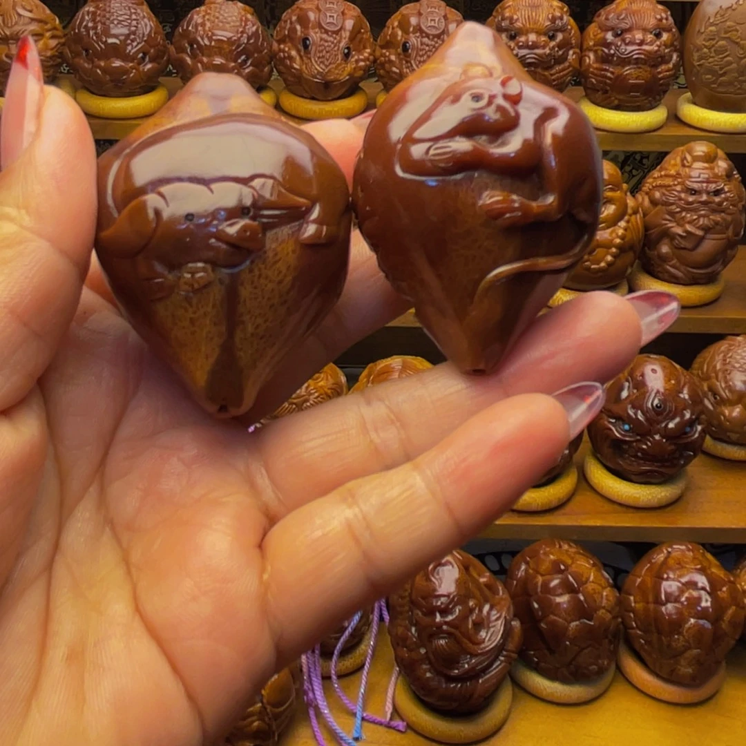 吊坠橄榄核猪守护，鼠守护，两个