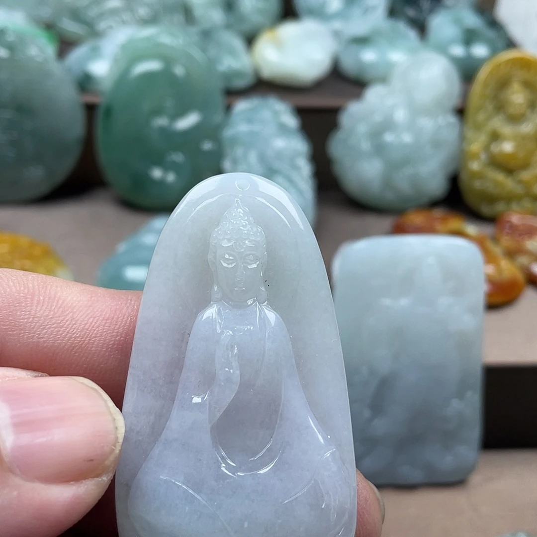 翡翠未镶嵌颈饰大日如来