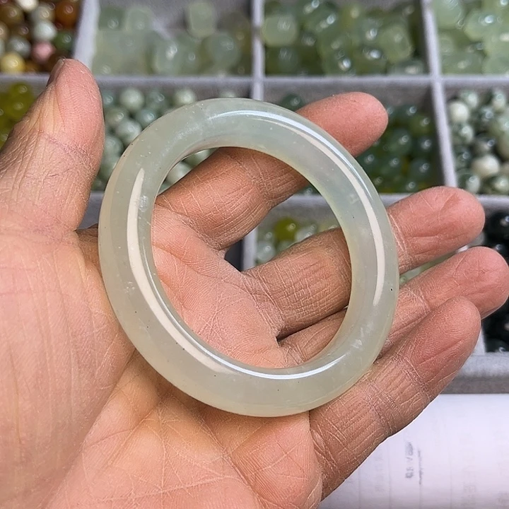 合金蛇纹石玉颈饰