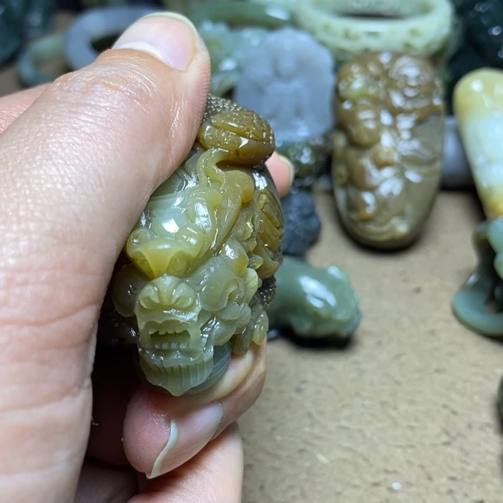 风***云和田玉未镶嵌颈饰