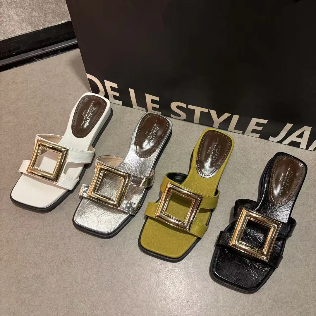 2025年夏季新款爆款装饰扣日常百搭复古高级感小众方头软底一字拖