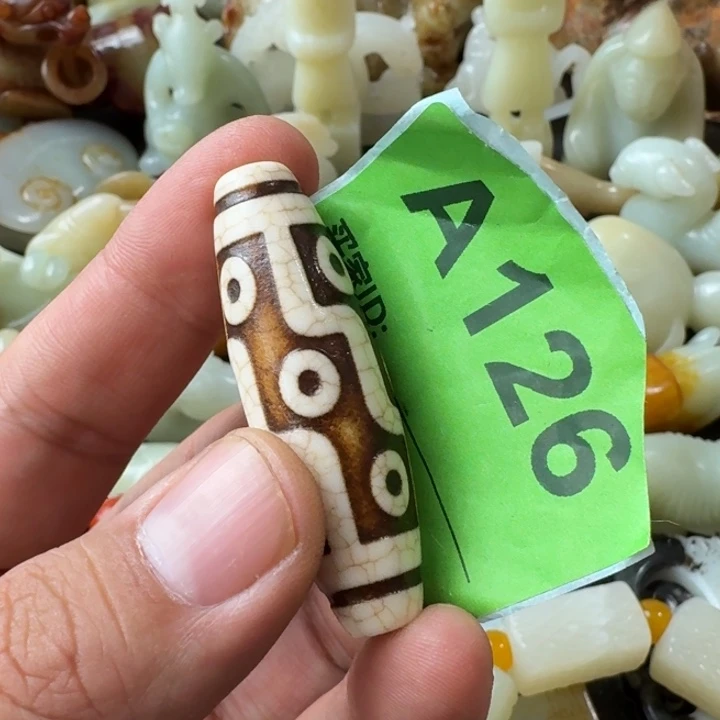游***生和田玉未镶嵌颈饰