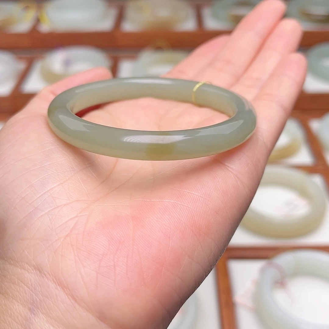 和田玉手镯未镶嵌52.8