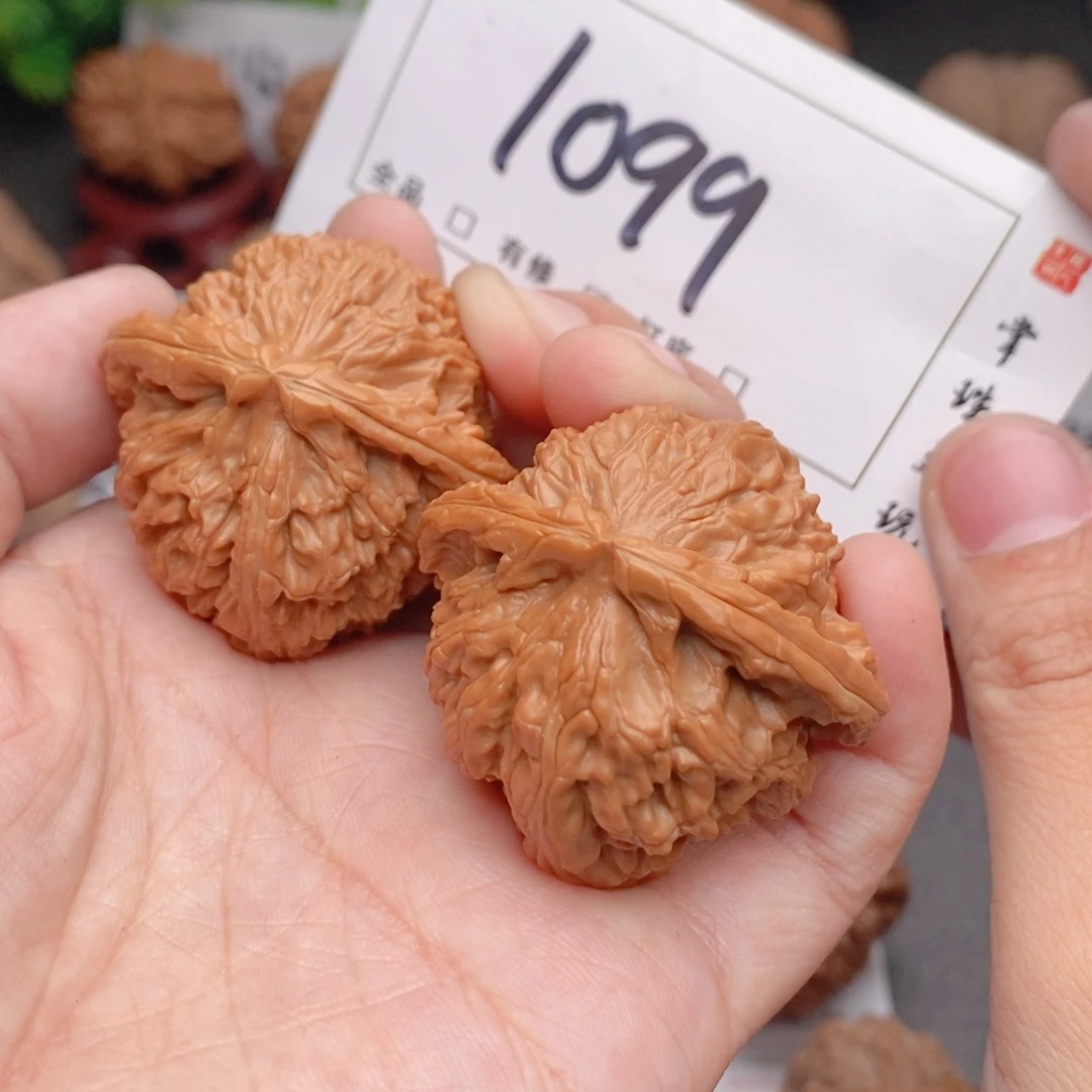 吊坠文玩核桃40三角白1099